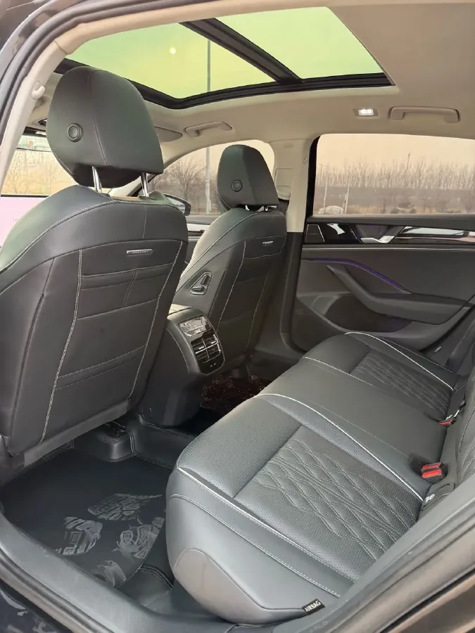 2024 Volkswagen Magotan 2.0T 220HP L4 7DCT,autocango,china used car exporter,china ev exporter,chinese used car exporter,chinese used ev exporter