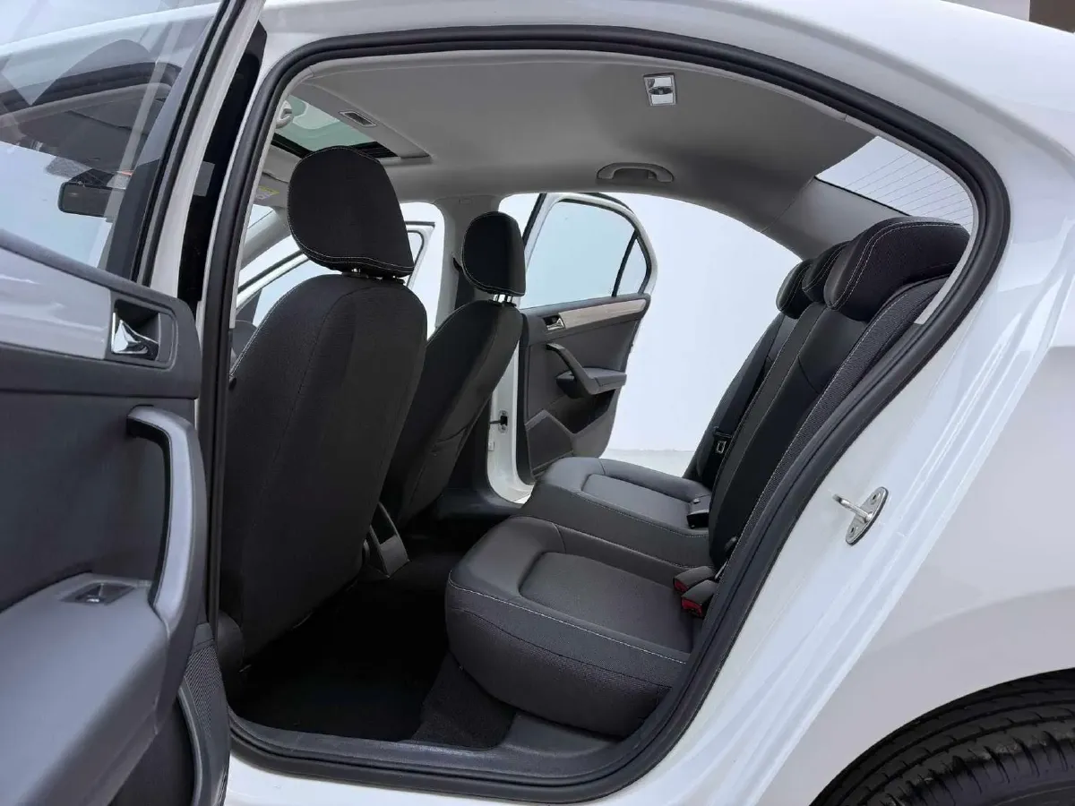 2022 Skoda Rapid 1.5L 112HP L4 6AT,autocango,china used car exporter,china ev exporter,chinese used car exporter,chinese used ev exporter