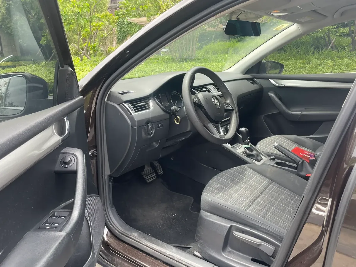 2019 Skoda Octavia 1.5L 116HP L4 6AT,autocango,china used car exporter,china ev exporter,chinese used car exporter,chinese used ev exporter
