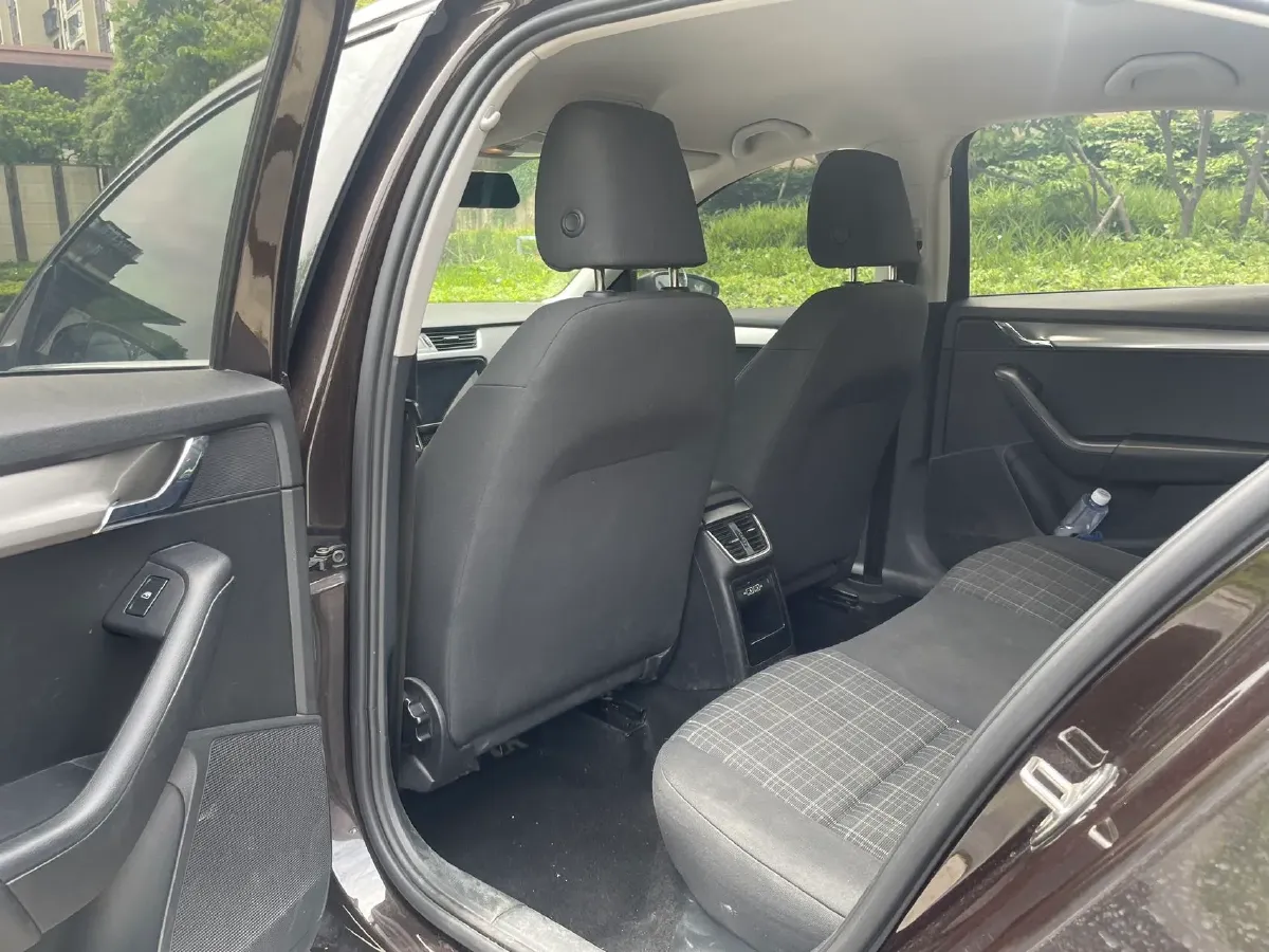 2019 Skoda Octavia 1.5L 116HP L4 6AT,autocango,china used car exporter,china ev exporter,chinese used car exporter,chinese used ev exporter