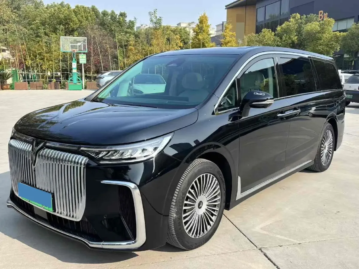 2025 Voyah Dream 1.5T 150HP L4 PHEV 41.7KWH,autocango,china used car exporter,china ev exporter,chinese used car exporter,chinese used ev exporter