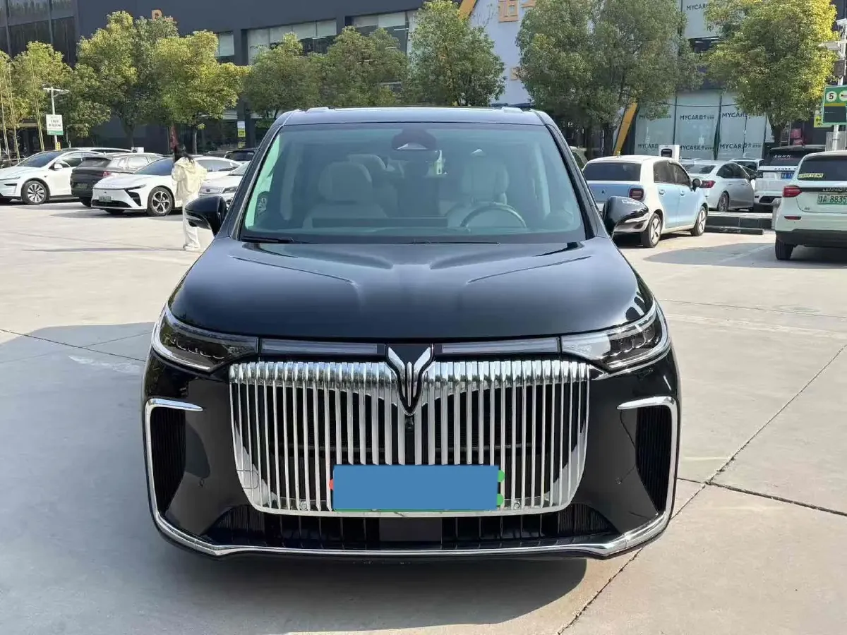 2025 Voyah Dream 1.5T 150HP L4 PHEV 41.7KWH,autocango,china used car exporter,china ev exporter,chinese used car exporter,chinese used ev exporter