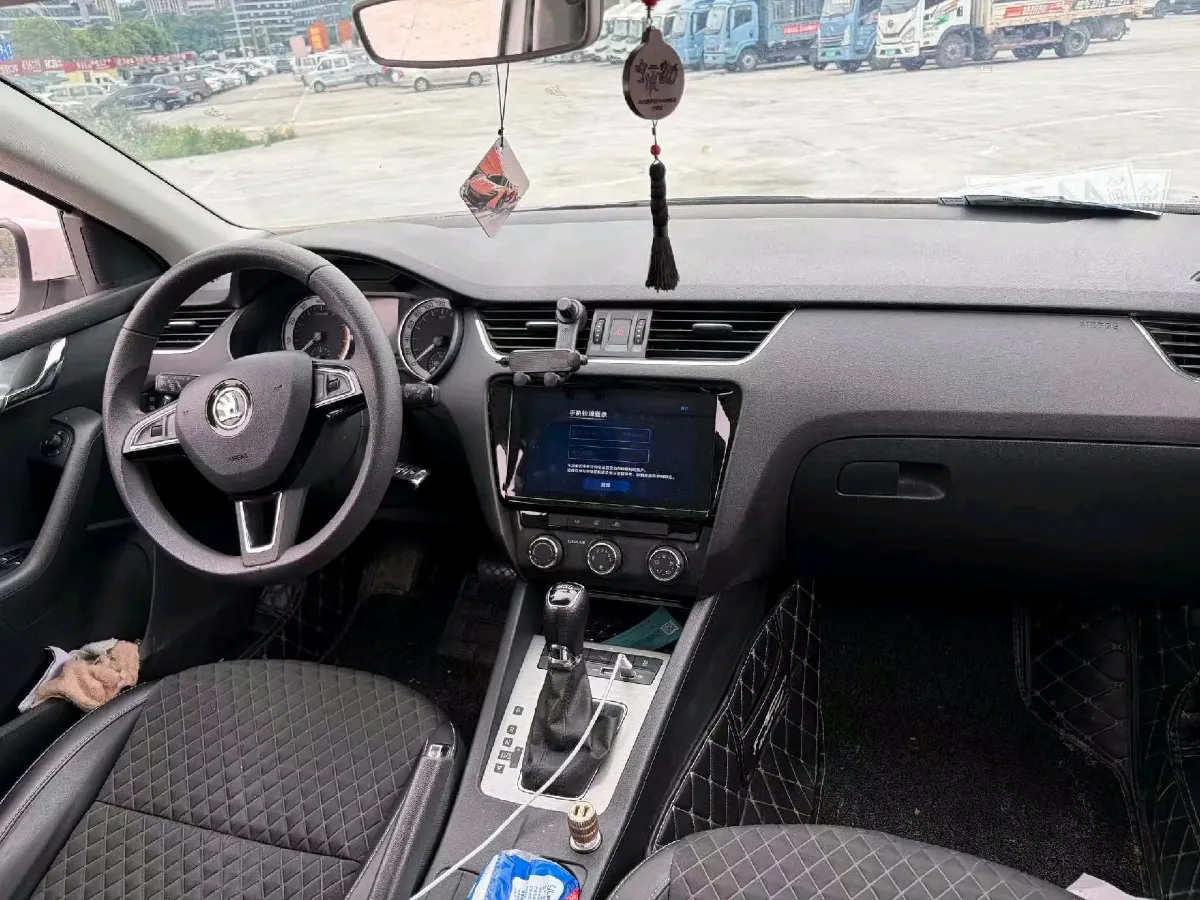 2019 Skoda Octavia 1.2T 116HP L4 7DCT,autocango,china used car exporter,china ev exporter,chinese used car exporter,chinese used ev exporter