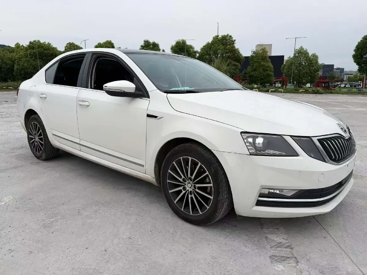 2019 Skoda Octavia 1.2T 116HP L4 7DCT,autocango,china used car exporter,china ev exporter,chinese used car exporter,chinese used ev exporter