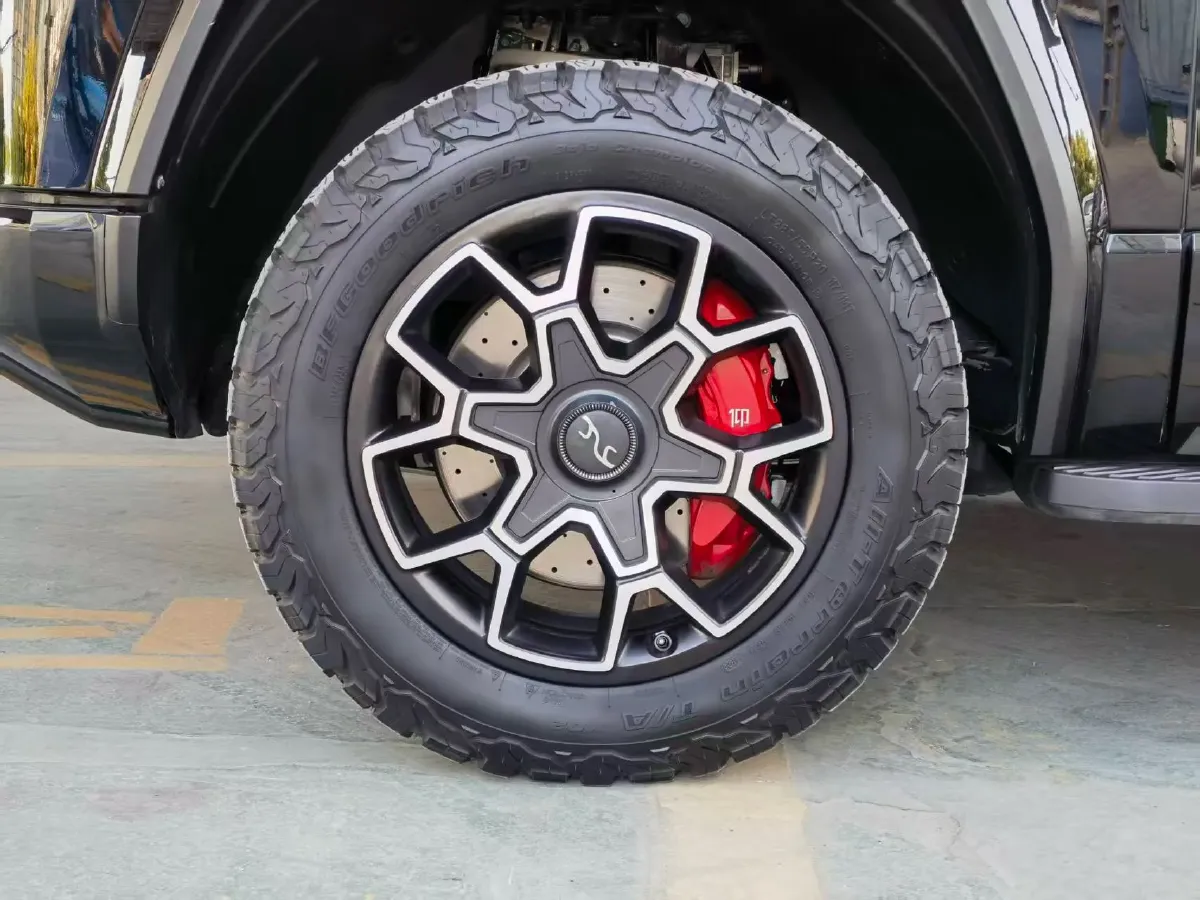 2024 YangWang U8 2.0T 272HP L4 REEV 49.05KWH,autocango,china used car exporter,china ev exporter,chinese used car exporter,chinese used ev exporter