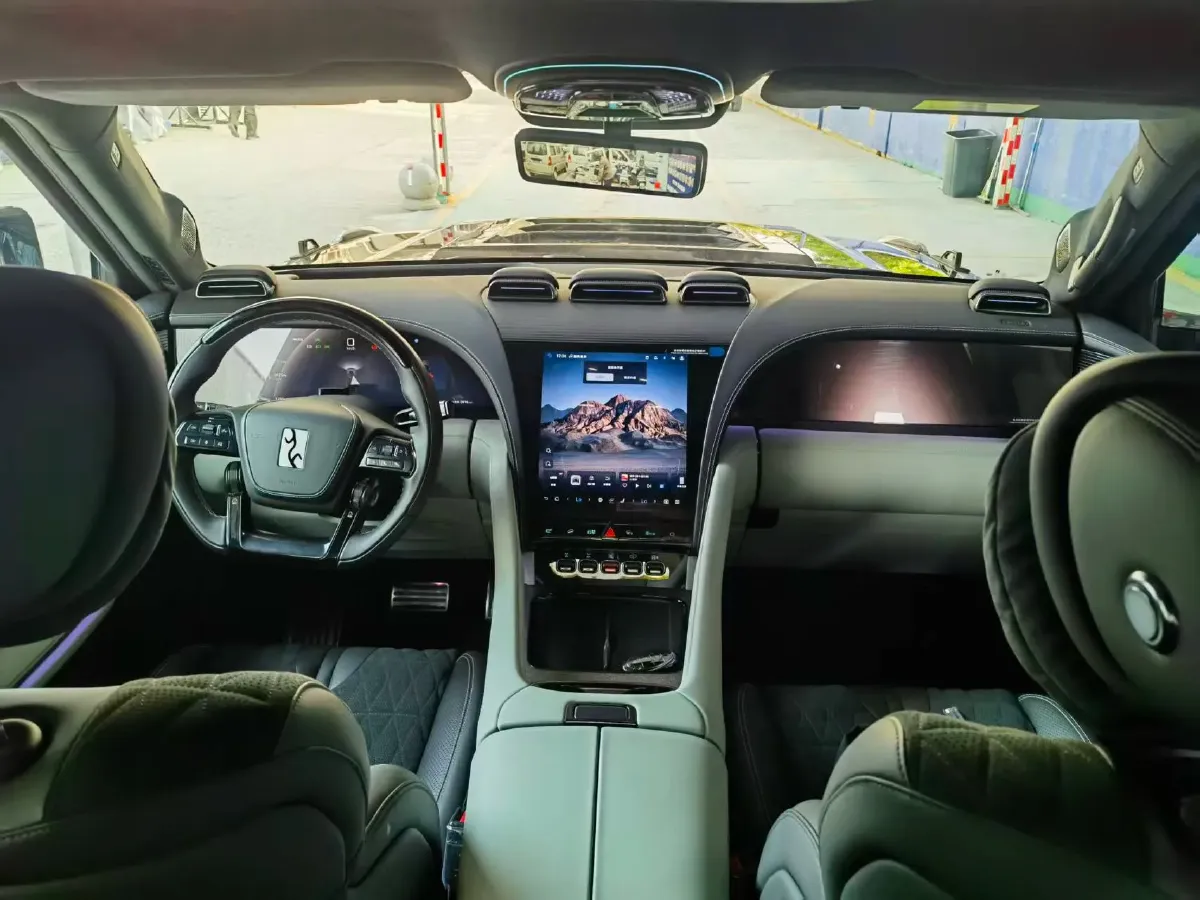 2024 YangWang U8 2.0T 272HP L4 REEV 49.05KWH,autocango,china used car exporter,china ev exporter,chinese used car exporter,chinese used ev exporter