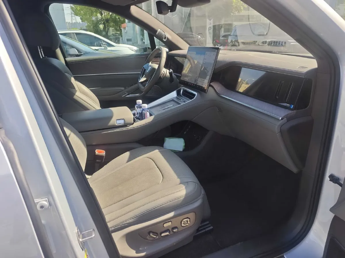2025 Denza DenzaN9 2.0T 207HP L4 E-CVT PHEV,autocango,china used car exporter,china ev exporter,chinese used car exporter,chinese used ev exporter