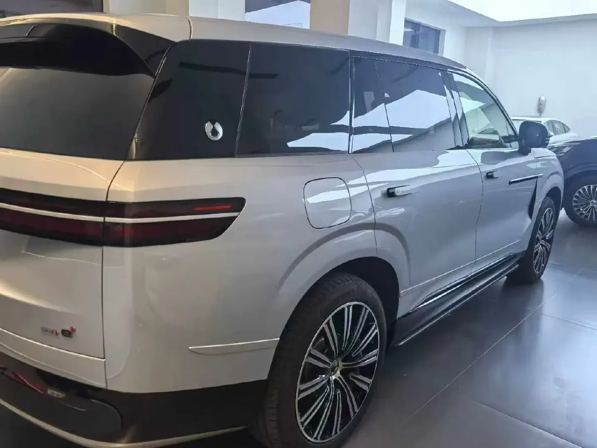 2025 Denza DenzaN9 2.0T 207HP L4 E-CVT PHEV,autocango,china used car exporter,china ev exporter,chinese used car exporter,chinese used ev exporter