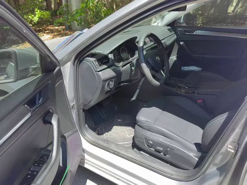 2019 Skoda Superb 1.4T 150HP L4 7DCT,autocango,china used car exporter,china ev exporter,chinese used car exporter,chinese used ev exporter