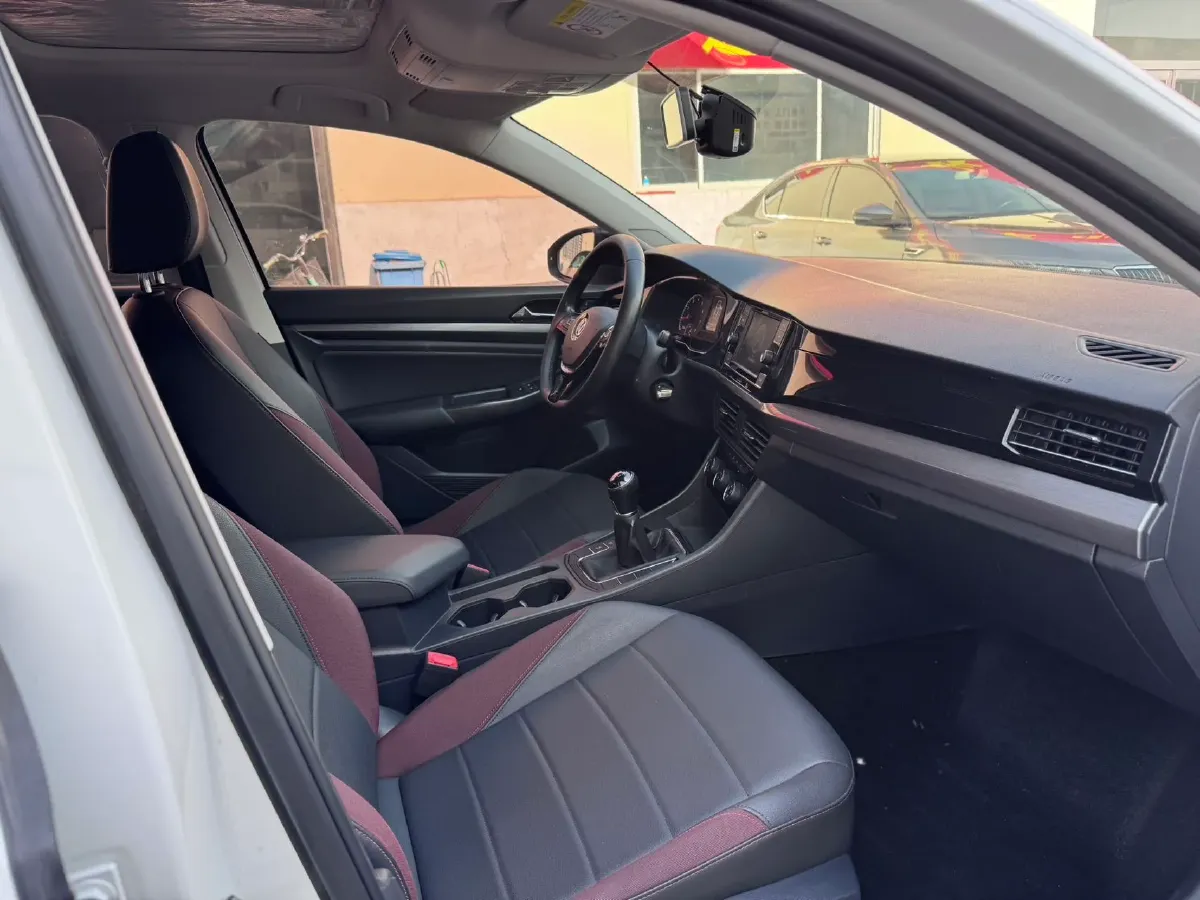 2019 Dongfeng RuiQi 6 2.4L 158HP L4 5MT,autocango,china used car exporter,china ev exporter,chinese used car exporter,chinese used ev exporter