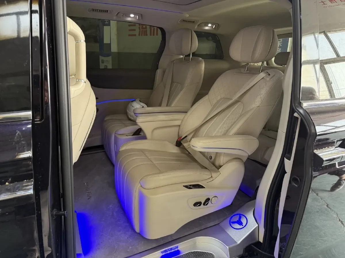 2024 Voyah Dream 1.5T 150HP L4 PHEV 43KWH,autocango,china used car exporter,china ev exporter,chinese used car exporter,chinese used ev exporter