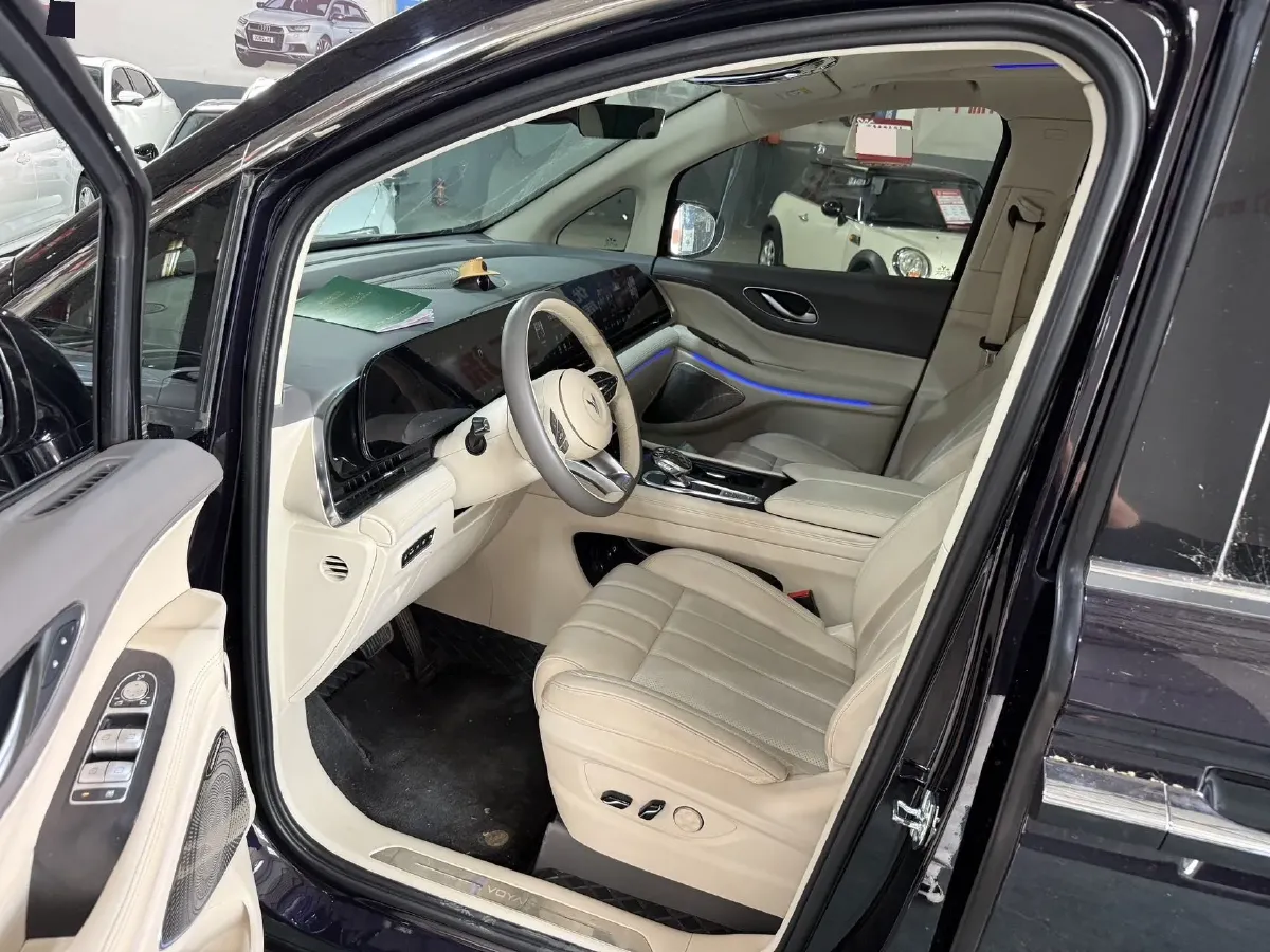 2024 Voyah Dream 1.5T 150HP L4 PHEV 43KWH,autocango,china used car exporter,china ev exporter,chinese used car exporter,chinese used ev exporter