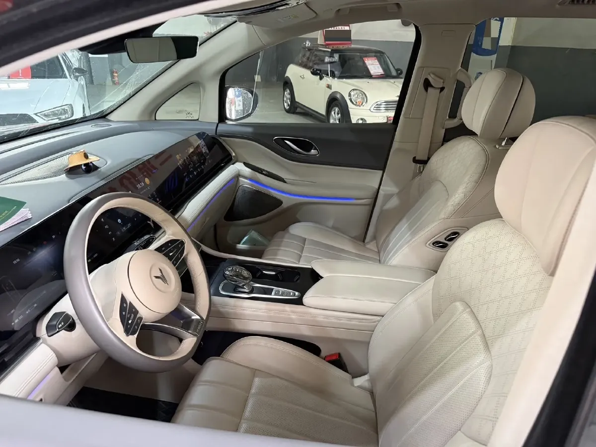 2024 Voyah Dream 1.5T 150HP L4 PHEV 43KWH,autocango,china used car exporter,china ev exporter,chinese used car exporter,chinese used ev exporter