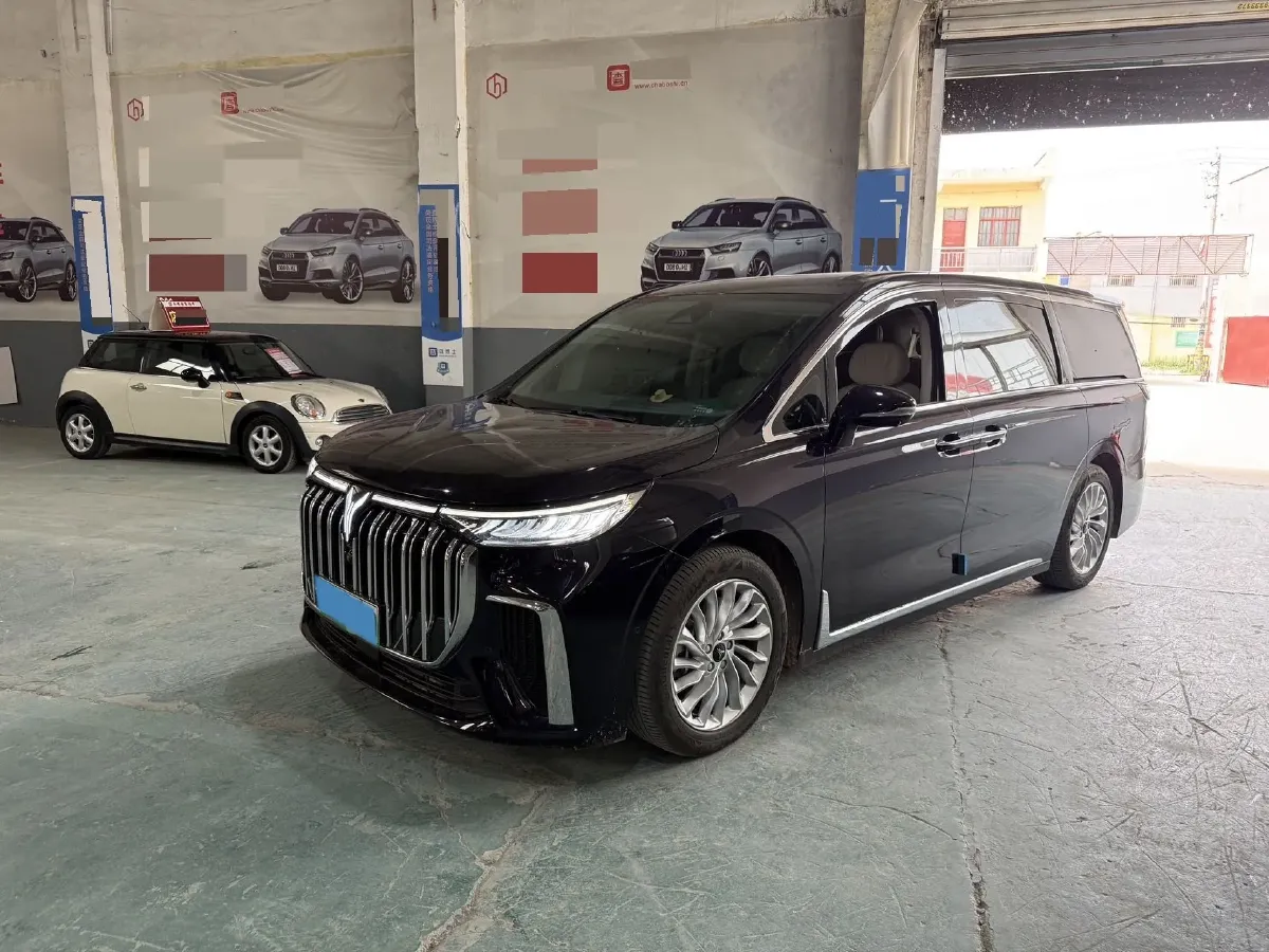2024 Voyah Dream 1.5T 150HP L4 PHEV 43KWH,autocango,china used car exporter,china ev exporter,chinese used car exporter,chinese used ev exporter