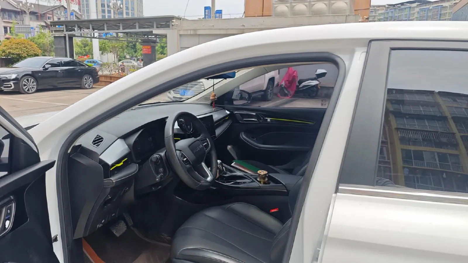 2021 Roewe i5 1.5L 120HP L4 CVT,autocango,china used car exporter,china ev exporter,chinese used car exporter,chinese used ev exporter