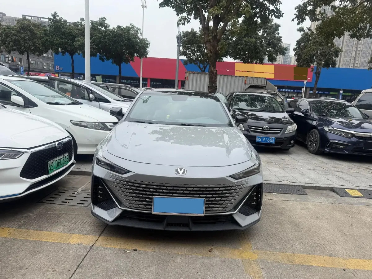 2022 ChangAn UNI-V 1.5T 188HP L4 7DCT,autocango,china used car exporter,china ev exporter,chinese used car exporter,chinese used ev exporter