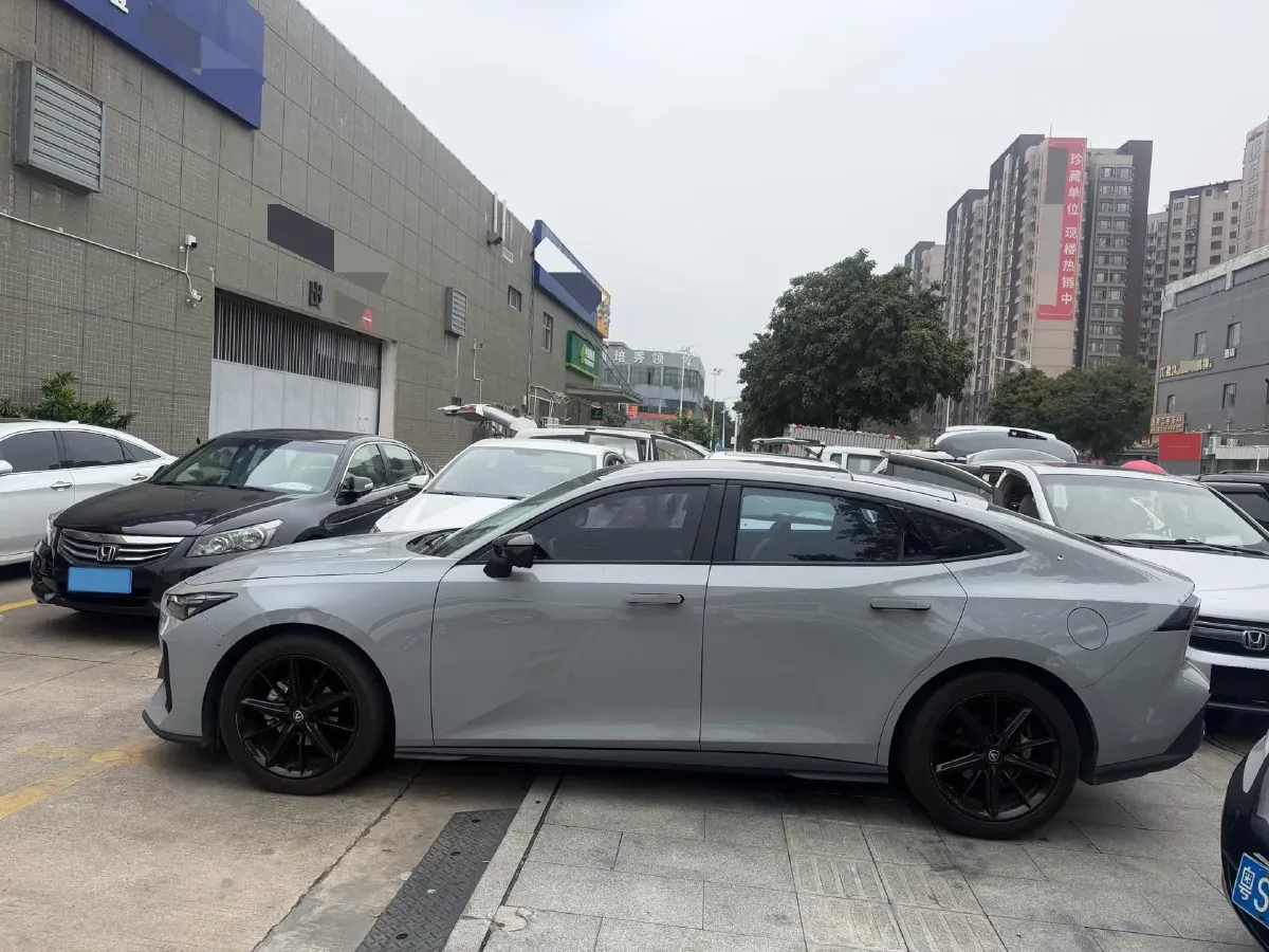 2022 ChangAn UNI-V 1.5T 188HP L4 7DCT,autocango,china used car exporter,china ev exporter,chinese used car exporter,chinese used ev exporter