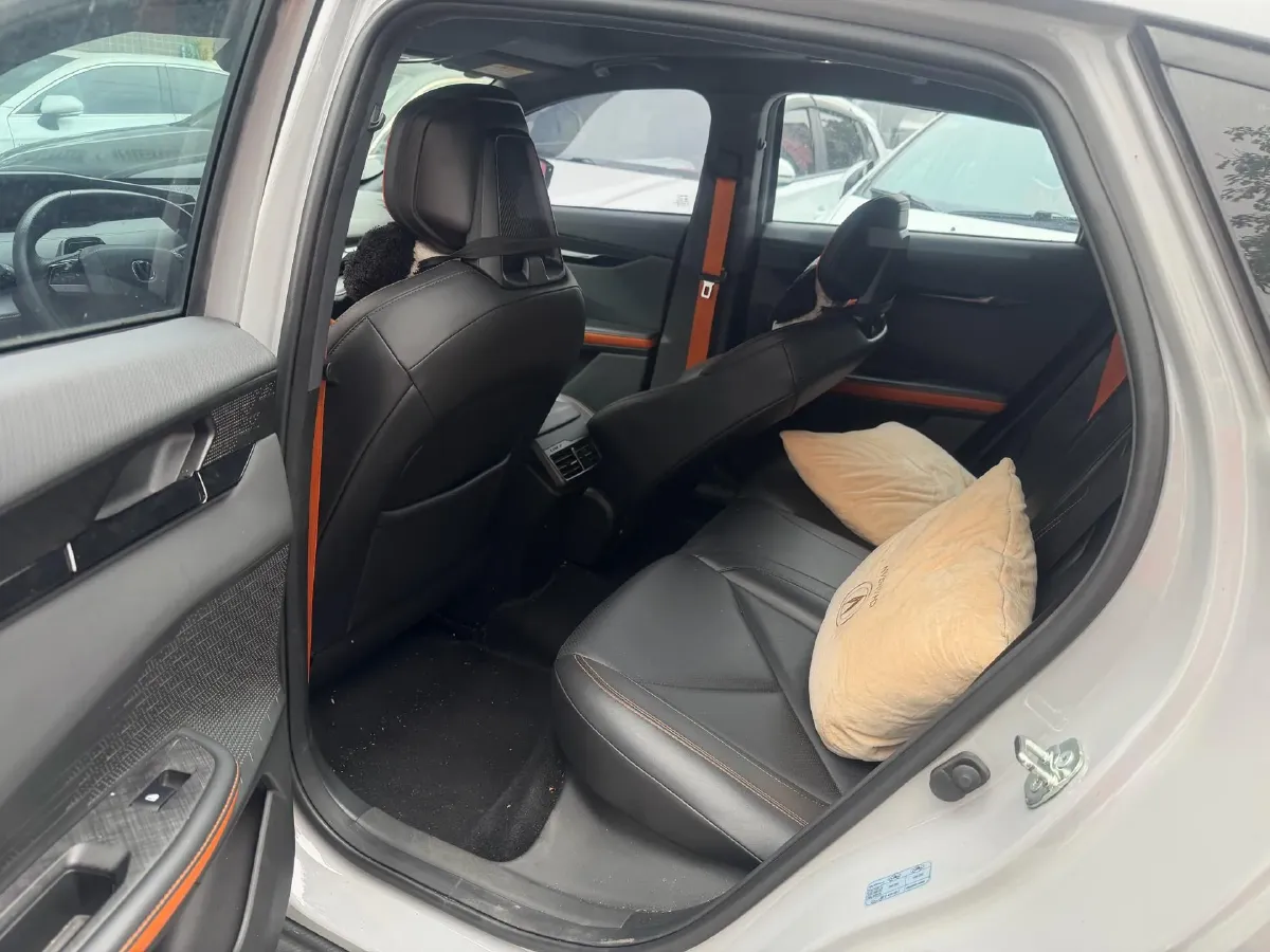 2022 ChangAn UNI-V 1.5T 188HP L4 7DCT,autocango,china used car exporter,china ev exporter,chinese used car exporter,chinese used ev exporter