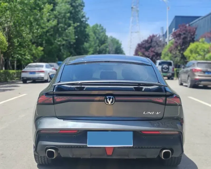 2022 ChangAn UNI-V 1.5T 188HP L4 7DCT,autocango,china used car exporter,china ev exporter,chinese used car exporter,chinese used ev exporter