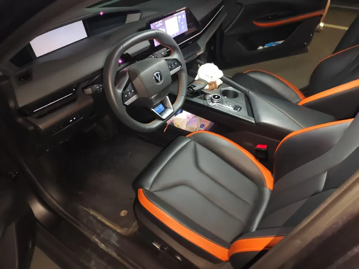 2023 ChangAn UNI-V 1.5T 188HP L4 7DCT,autocango,china used car exporter,china ev exporter,chinese used car exporter,chinese used ev exporter