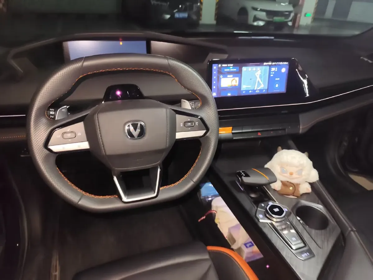 2023 ChangAn UNI-V 1.5T 188HP L4 7DCT,autocango,china used car exporter,china ev exporter,chinese used car exporter,chinese used ev exporter