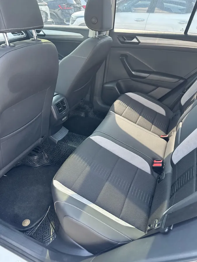 2021 Volkswagen T-Roc 1.4T 150HP L4 7DCT,autocango,china used car exporter,china ev exporter,chinese used car exporter,chinese used ev exporter