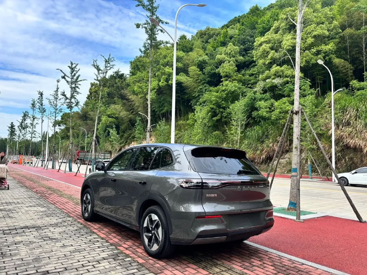 2024 Geely Emgrand L HiP 1.5T 181HP L4 3DHT PHEV 15.5KWH,autocango,china used car exporter,china ev exporter,chinese used car exporter,chinese used ev exporter