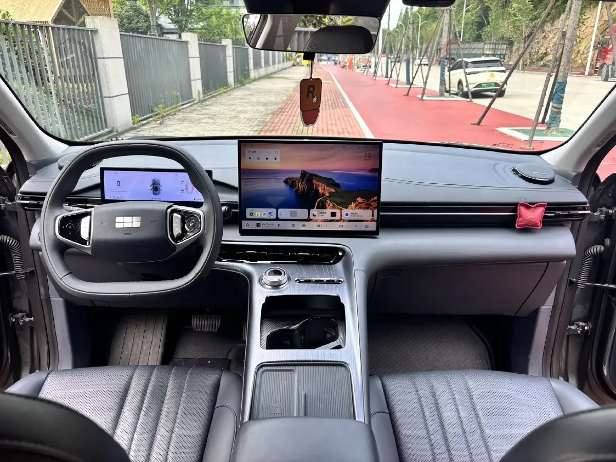 2024 Geely Emgrand L HiP 1.5T 181HP L4 3DHT PHEV 15.5KWH,autocango,china used car exporter,china ev exporter,chinese used car exporter,chinese used ev exporter