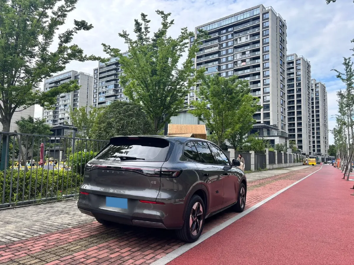 2024 Geely Emgrand L HiP 1.5T 181HP L4 3DHT PHEV 15.5KWH,autocango,china used car exporter,china ev exporter,chinese used car exporter,chinese used ev exporter