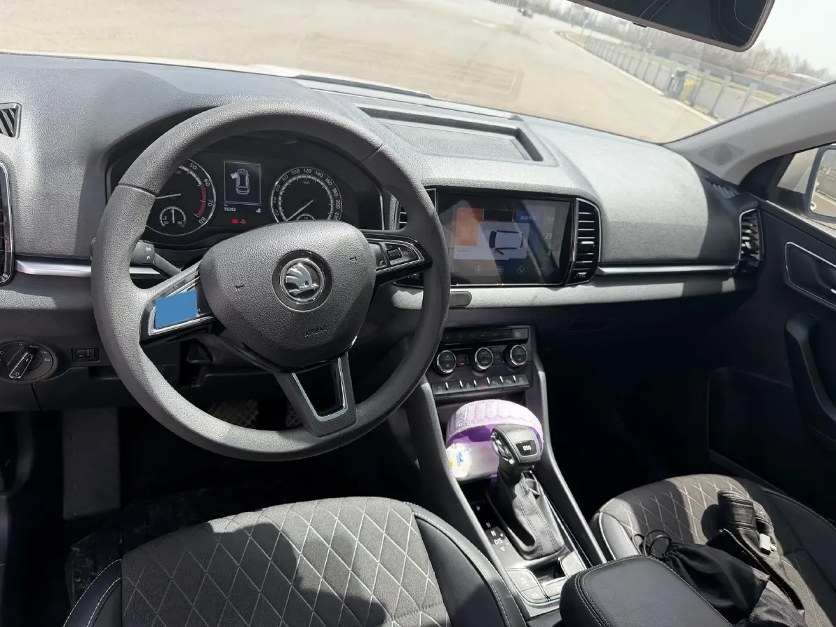 2020 Skoda Karoq 1.4T 150HP L4 7DCT,autocango,china used car exporter,china ev exporter,chinese used car exporter,chinese used ev exporter