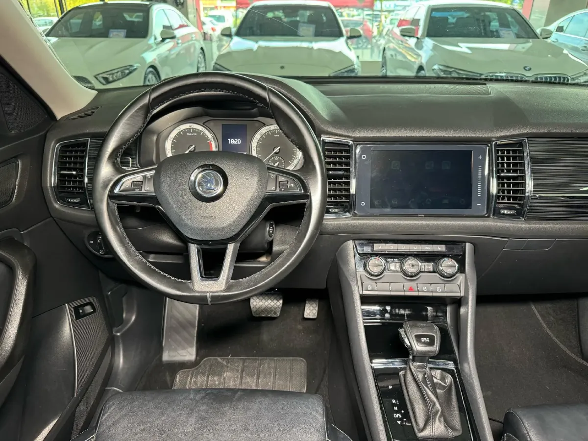 2018 Skoda Kodiak 2.0T 186HP L4 7DCT,autocango,china used car exporter,china ev exporter,chinese used car exporter,chinese used ev exporter
