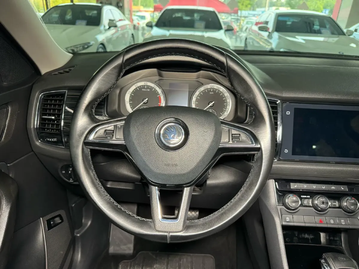2018 Skoda Kodiak 2.0T 186HP L4 7DCT,autocango,china used car exporter,china ev exporter,chinese used car exporter,chinese used ev exporter