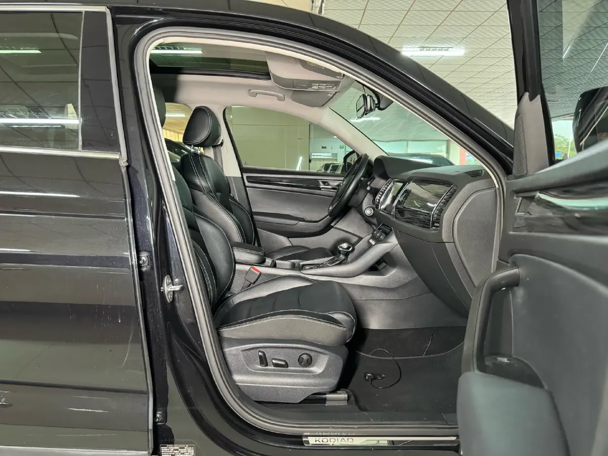 2018 Skoda Kodiak 2.0T 186HP L4 7DCT,autocango,china used car exporter,china ev exporter,chinese used car exporter,chinese used ev exporter