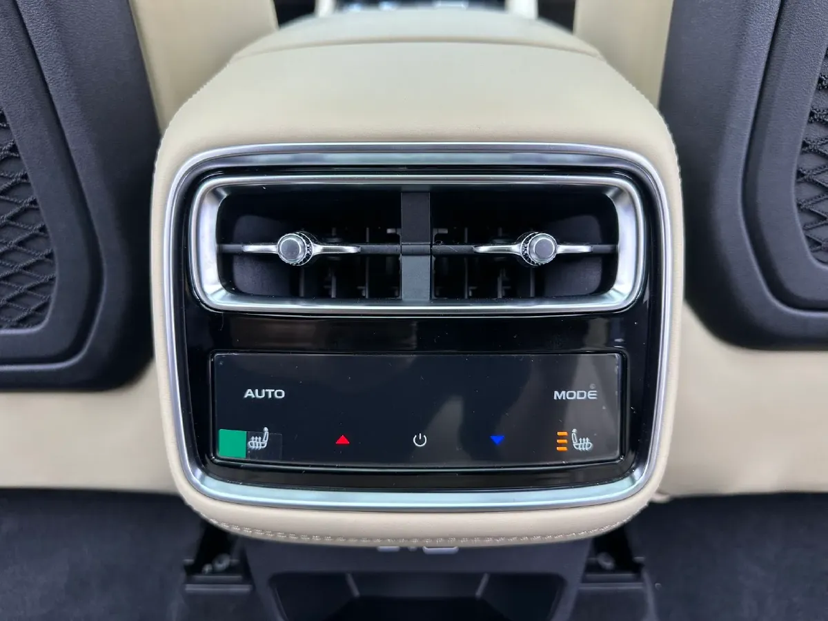 2026 Geely Monjaro 2.0T 272HP L4 8AT,autocango,china used car exporter,china ev exporter,chinese used car exporter,chinese used ev exporter