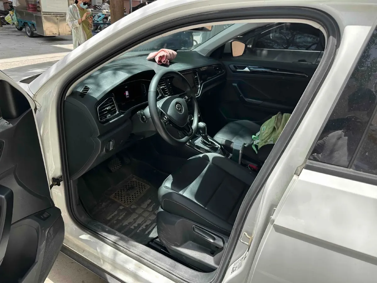 2021 Volkswagen T-Roc 1.4T 150HP L4 7DCT,autocango,china used car exporter,china ev exporter,chinese used car exporter,chinese used ev exporter