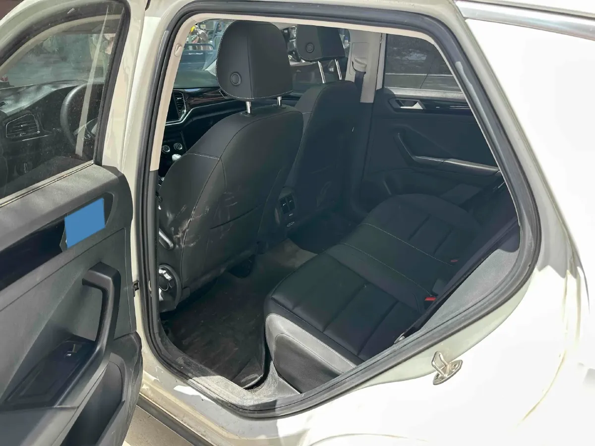 2021 Volkswagen T-Roc 1.4T 150HP L4 7DCT,autocango,china used car exporter,china ev exporter,chinese used car exporter,chinese used ev exporter