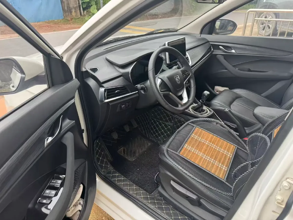 2018 BaoJun 360 1.5L 112HP L4 6MT,autocango,china used car exporter,china ev exporter,chinese used car exporter,chinese used ev exporter