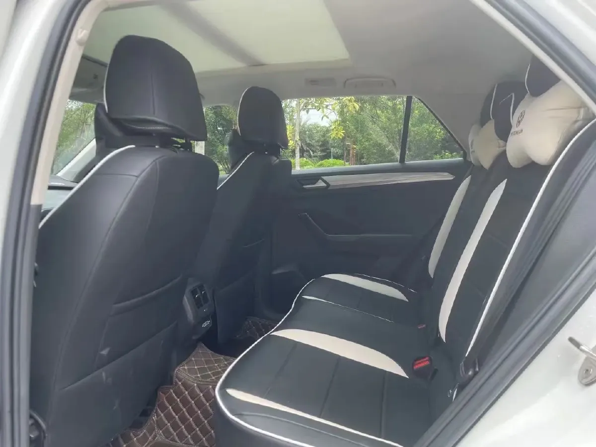 2022 Volkswagen T-Roc 1.4T 150HP L4 7DCT,autocango,china used car exporter,china ev exporter,chinese used car exporter,chinese used ev exporter