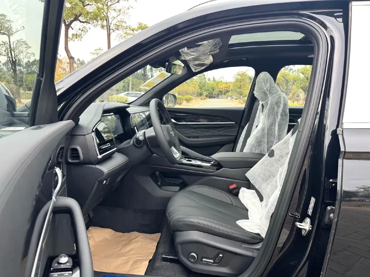 2024 Geely Monjaro 2.0T 218HP L4 7DCT,autocango,china used car exporter,china ev exporter,chinese used car exporter,chinese used ev exporter
