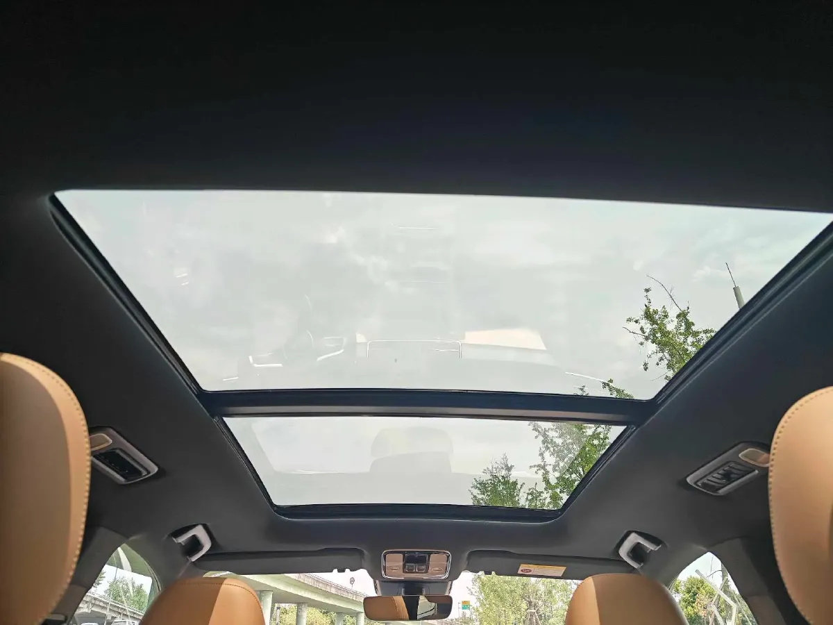 2021 Li ONE Range Extended 131HP REEV 40.5KWH,autocango,china used car exporter,china ev exporter,chinese used car exporter,chinese used ev exporter