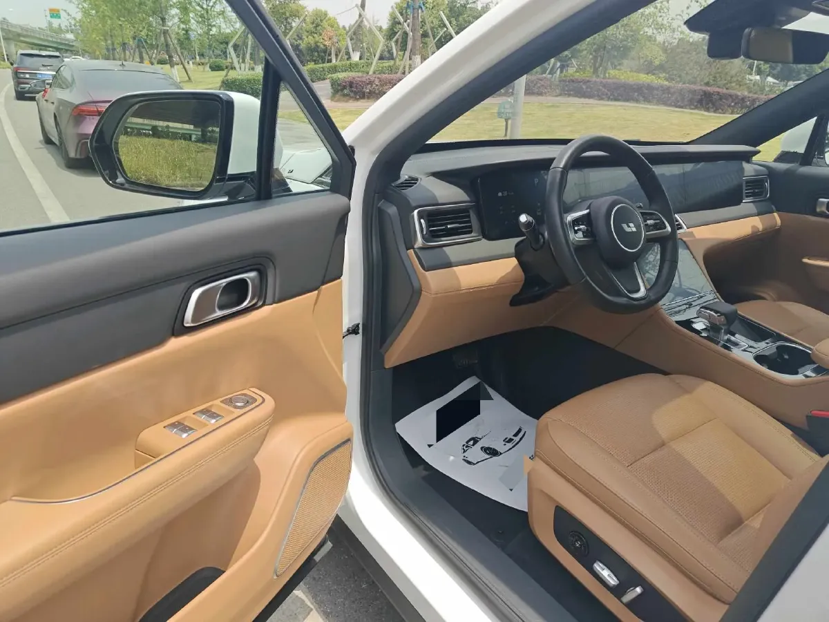 2021 Li ONE Range Extended 131HP REEV 40.5KWH,autocango,china used car exporter,china ev exporter,chinese used car exporter,chinese used ev exporter