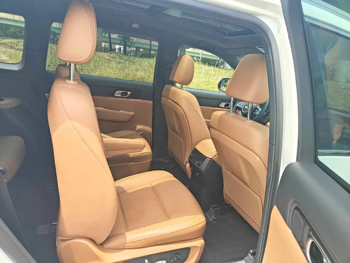 2021 Li ONE Range Extended 131HP REEV 40.5KWH,autocango,china used car exporter,china ev exporter,chinese used car exporter,chinese used ev exporter