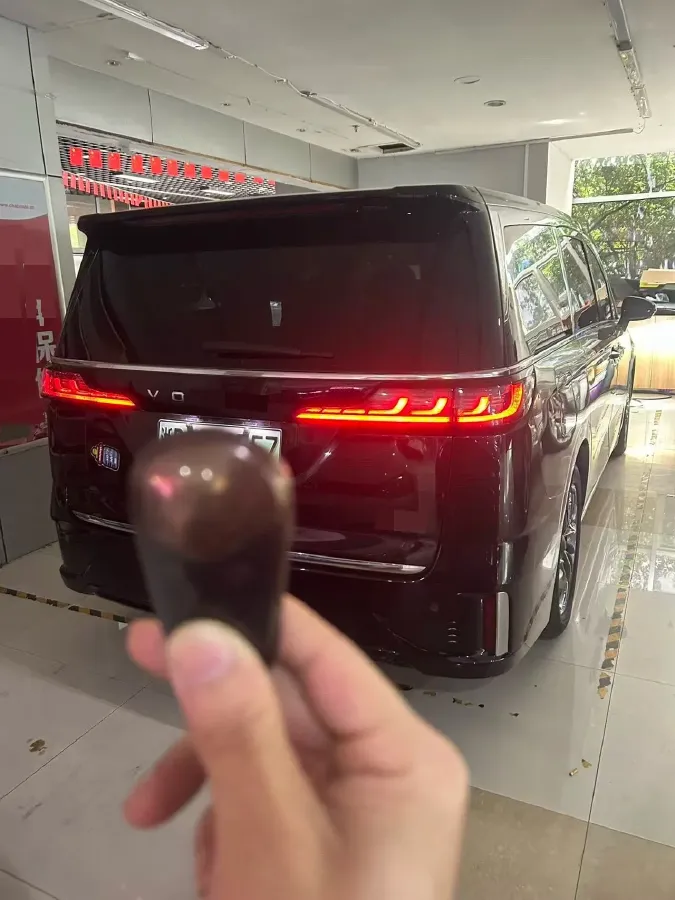 2022 Voyah Dream 1.5T 136HP L4 PHEV 25.57KWH,autocango,china used car exporter,china ev exporter,chinese used car exporter,chinese used ev exporter