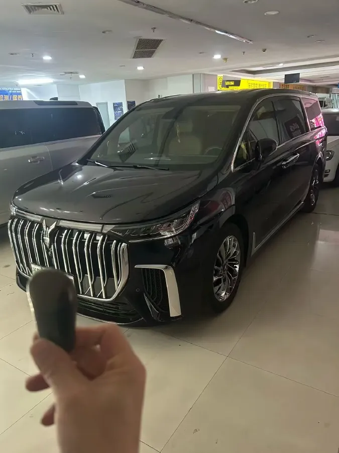 2022 Voyah Dream 1.5T 136HP L4 PHEV 25.57KWH,autocango,china used car exporter,china ev exporter,chinese used car exporter,chinese used ev exporter