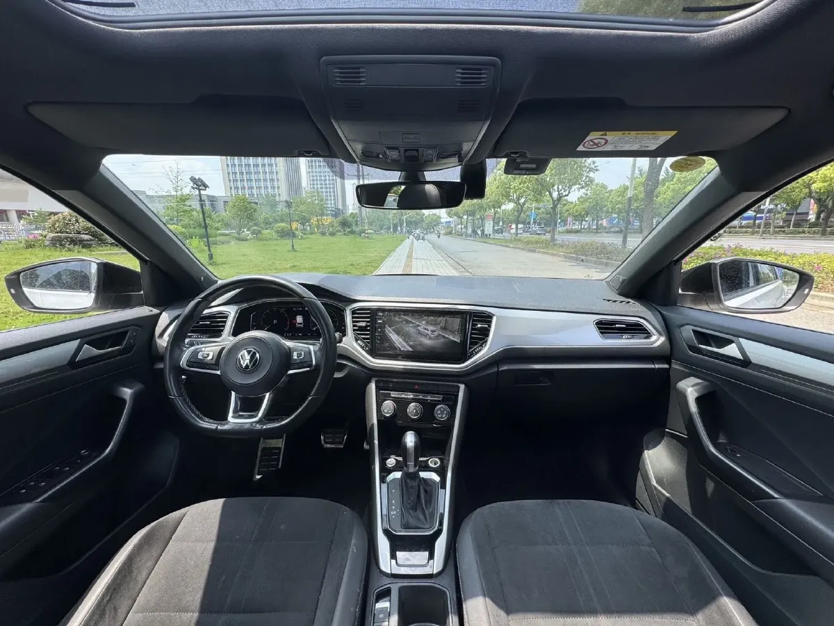 2022 Volkswagen T-Roc 1.4T 150HP L4 7DCT,autocango,china used car exporter,china ev exporter,chinese used car exporter,chinese used ev exporter