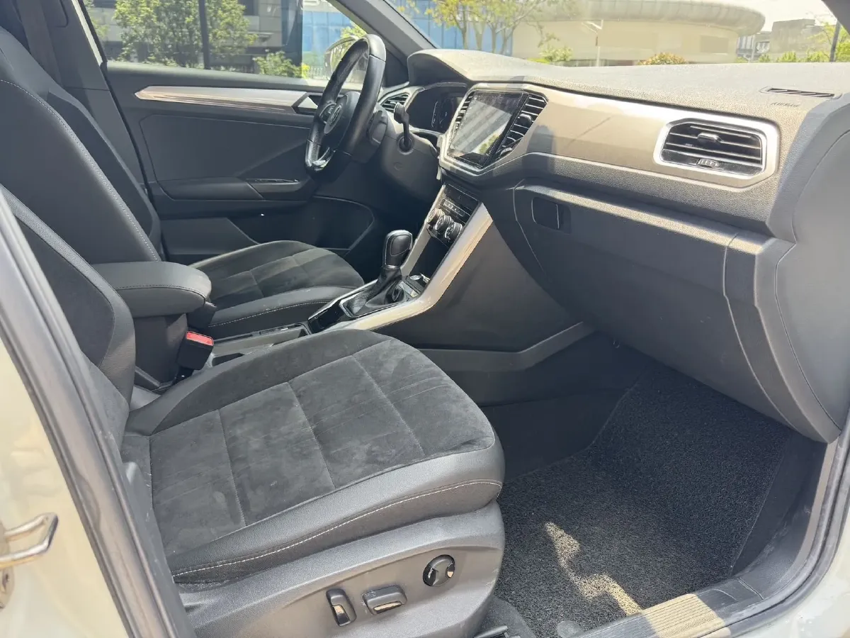 2022 Volkswagen T-Roc 1.4T 150HP L4 7DCT,autocango,china used car exporter,china ev exporter,chinese used car exporter,chinese used ev exporter