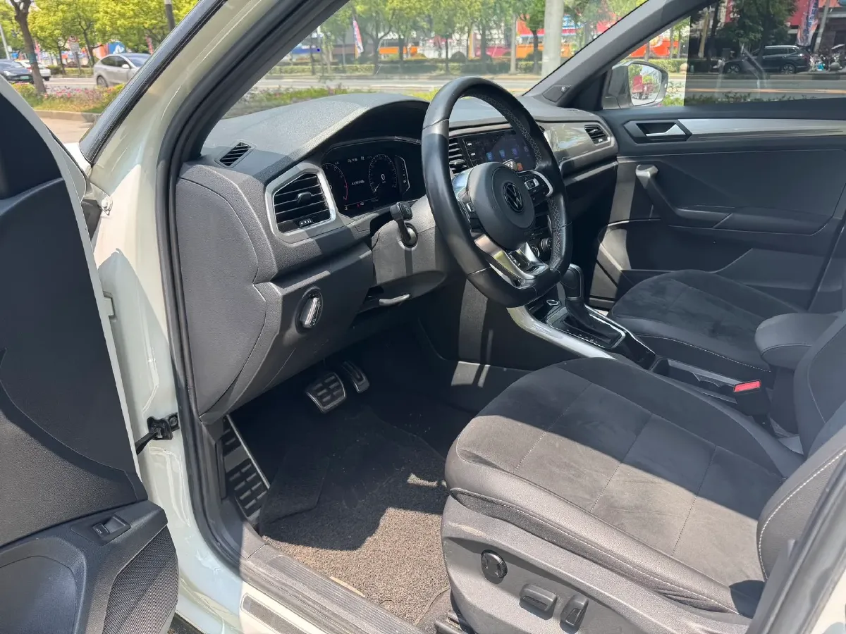 2022 Volkswagen T-Roc 1.4T 150HP L4 7DCT,autocango,china used car exporter,china ev exporter,chinese used car exporter,chinese used ev exporter