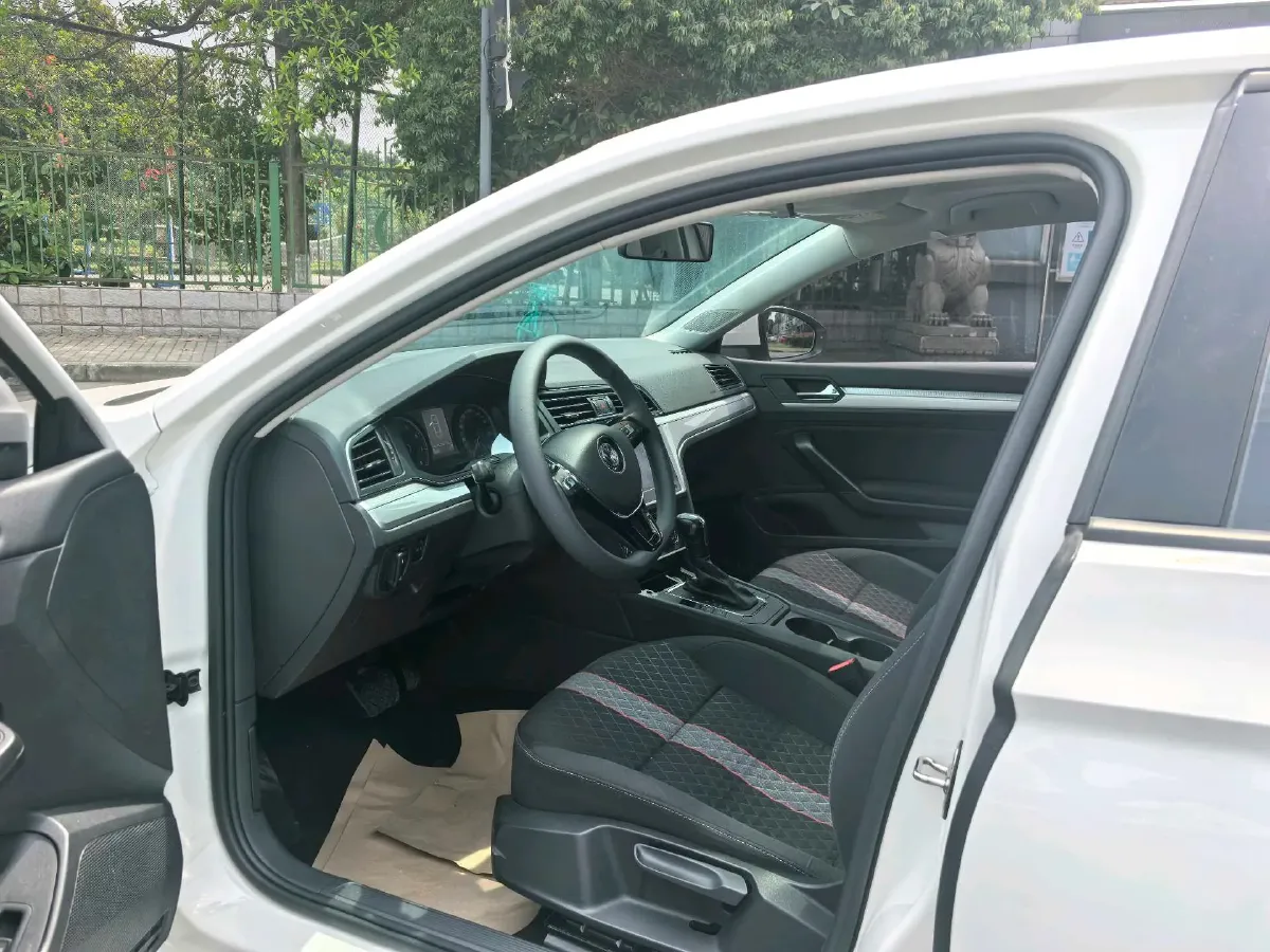 2021 Volkswagen Lamando 1.4T 150HP L4 7DCT,autocango,china used car exporter,china ev exporter,chinese used car exporter,chinese used ev exporter