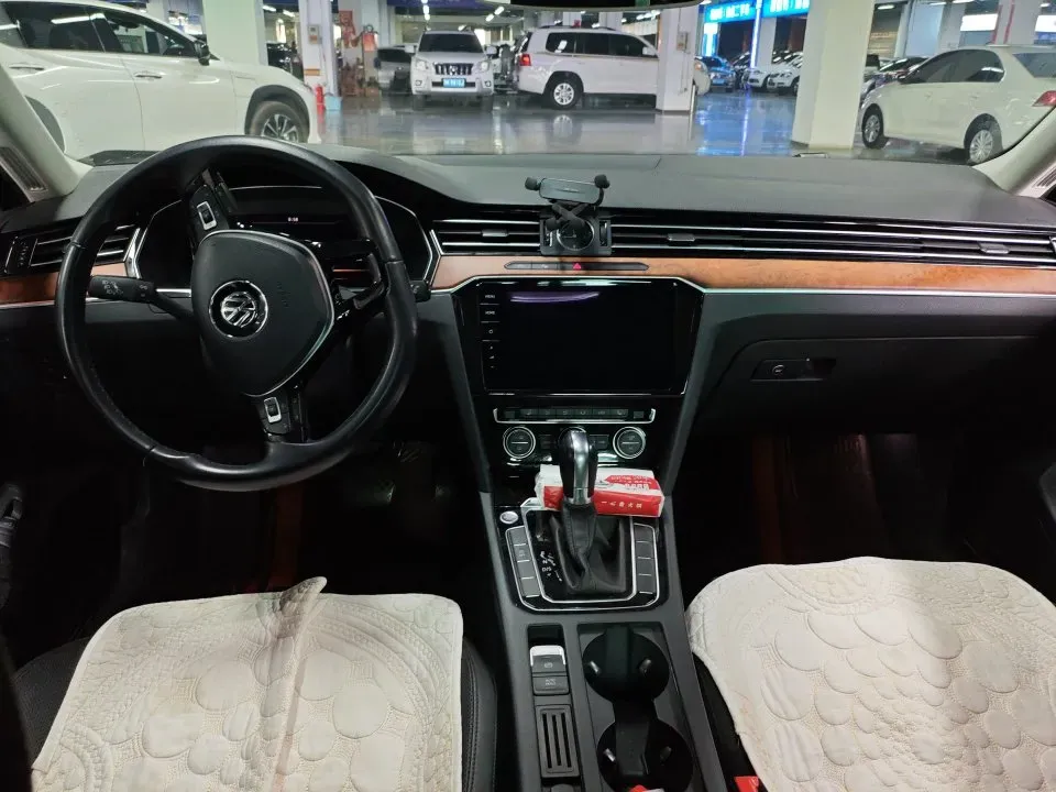 2019 Volkswagen Magotan 2.0T 186HP L4 7DCT,autocango,china used car exporter,china ev exporter,chinese used car exporter,chinese used ev exporter
