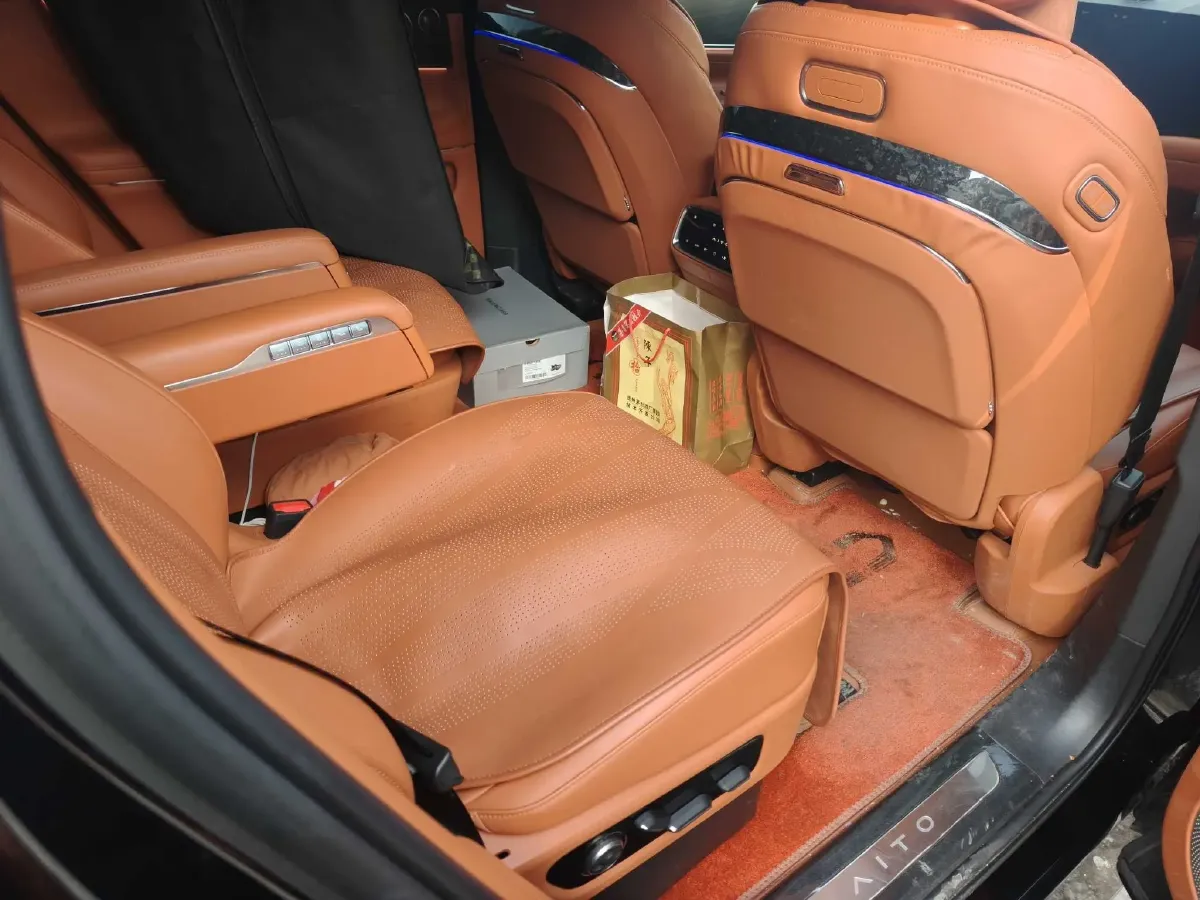 2024 AITO AITO M9 1.5T 152HP L4 REEV 42KWH,autocango,china used car exporter,china ev exporter,chinese used car exporter,chinese used ev exporter